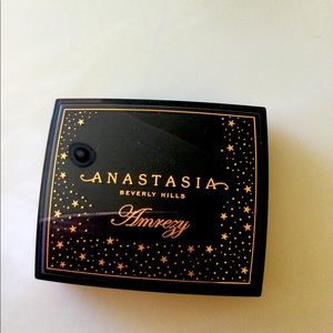 Anastasia Beverly Hills Amrezy highlighter